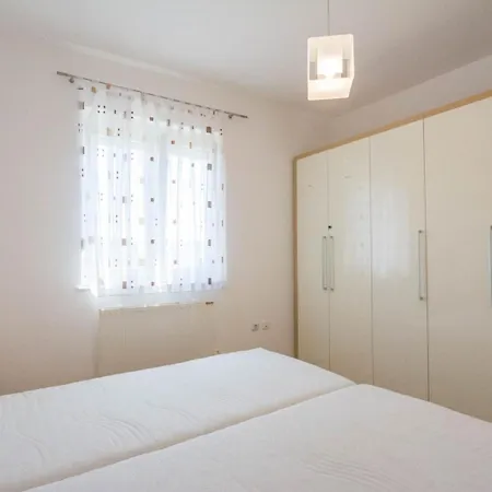 Spacious On A Great Location -apartment Kuhta Biograd Na Moru