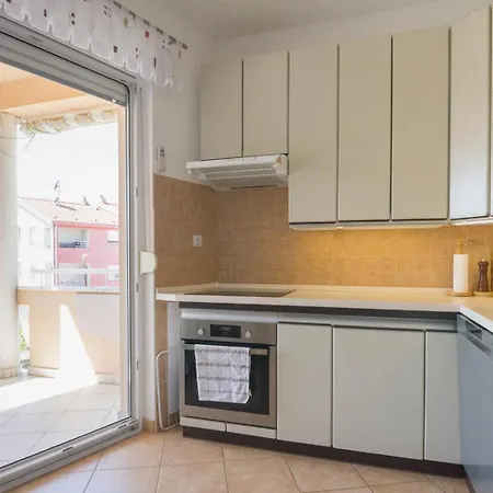 Spacious On A Great Location -apartment Kuhta Apartman *