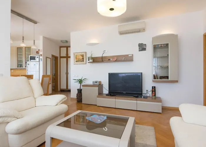 Spacious On A Great Location -apartment Kuhta Apartman