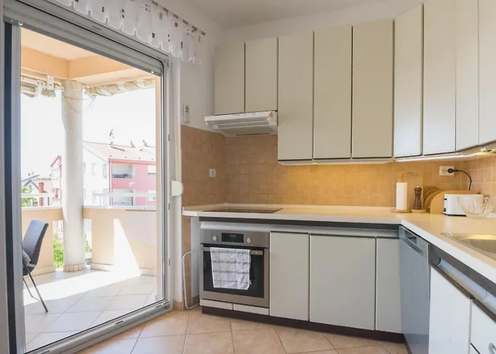 Spacious On A Great Location -apartment Kuhta Apartman *