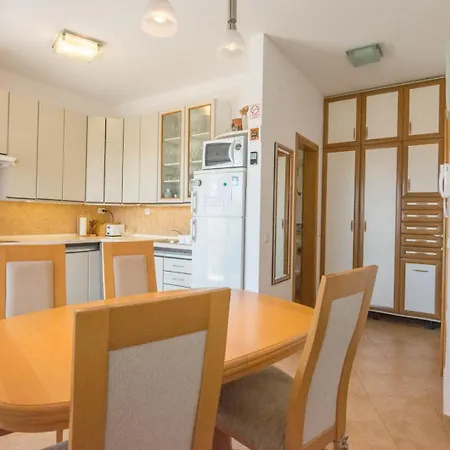 Spacious On A Great Location -apartment Kuhta アパート ビオグラード・ナ・モル