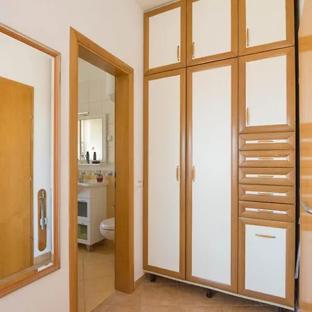 Spacious On A Great Location -apartment Kuhta Biograd Na Moru