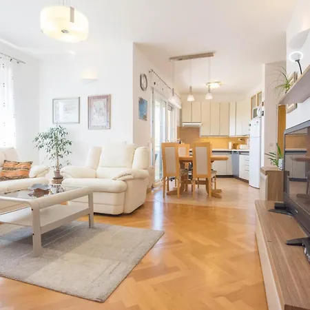 Apartment Spacious On A Great Location -apartment Kuhta *