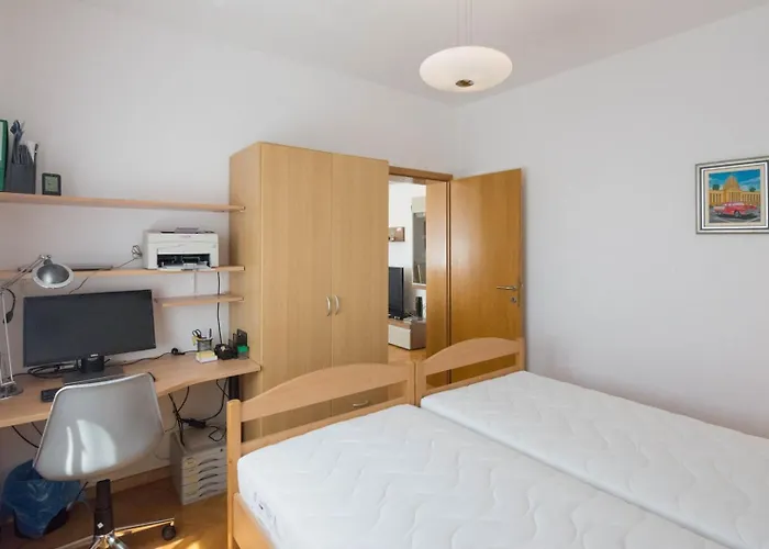 Spacious On A Great Location -apartment Kuhta アパート