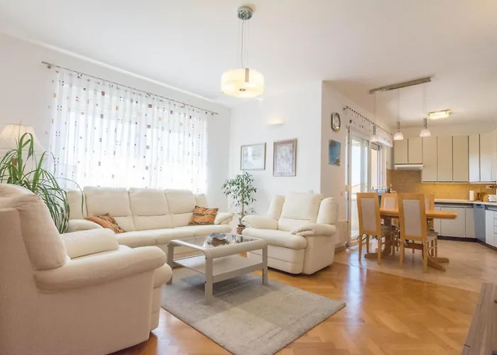 アパート Spacious On A Great Location -apartment Kuhta ビオグラード・ナ・モル