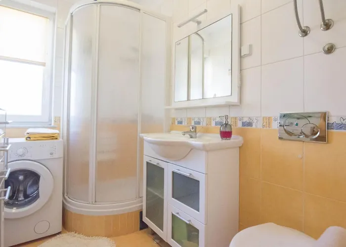 Spacious On A Great Location -apartment Kuhta * ビオグラード・ナ・モル